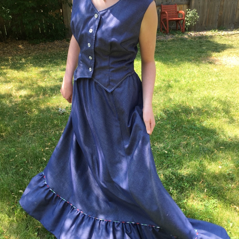 Western Style Chambray Skirt with Fitted Vest. Similar to Circle D. EUC Medium